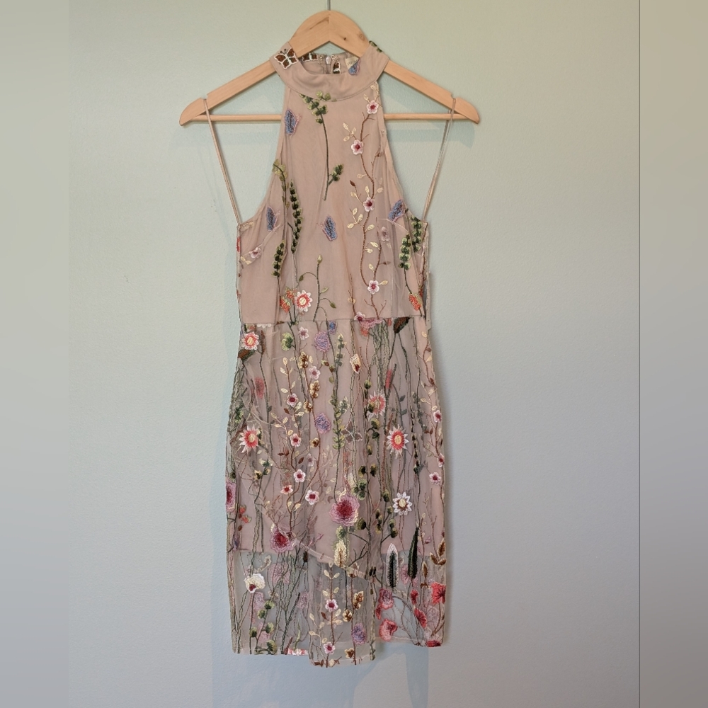 Promesa Dress with Multicolor Floral Embroidery